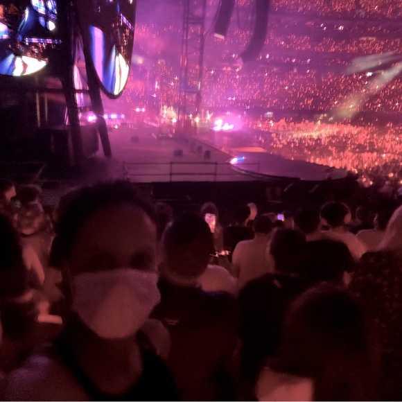 Meet your Posh Ambassador, Shel 💜 - Picture 4 of 10